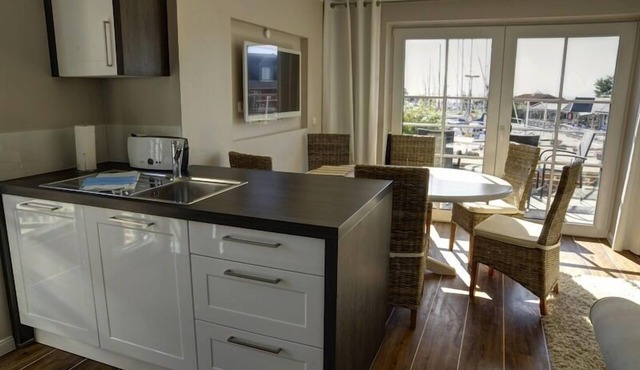 Flat 4 with balcony and view of the marina
