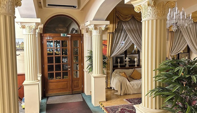 Fleur De Lis Hotel