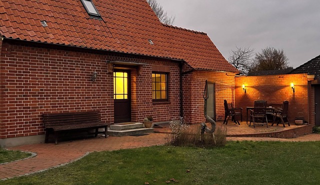 Fully equipped vacation home for up to 6 people. Dog friendly!