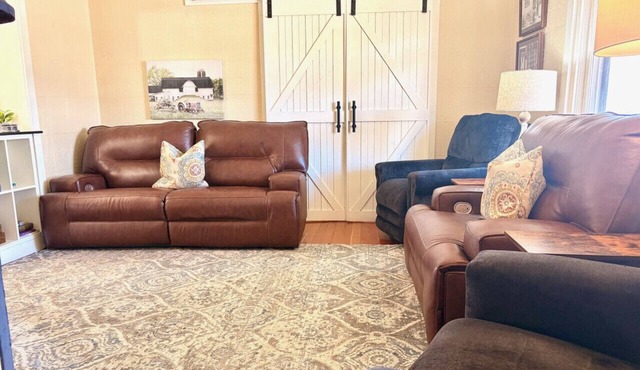 Garden Home and Hot Tub - Close to Shopping, Downtown, & Restaurants