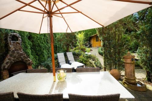 Gartenfewo mit 2 Schlafzimmern und 2 WLAN Homeofficeplätzen Waschtrockner sowie Smart-TV und kostenlose Parkplätze