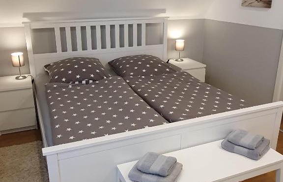 Gemütliche 65m² Dachgeschoßwohnung im Einzelhaus