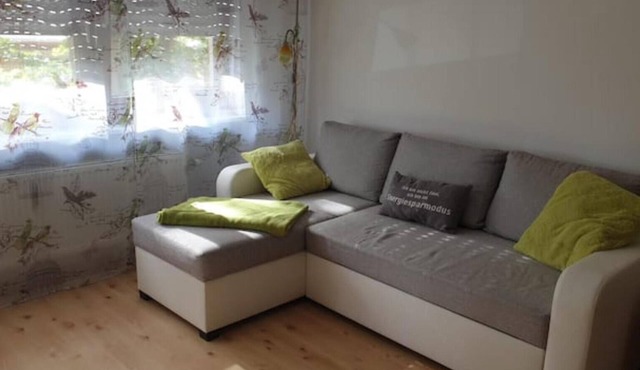 Gemütliche Ferienwohnung in Grünen Parkwohnanlage mit Balkon