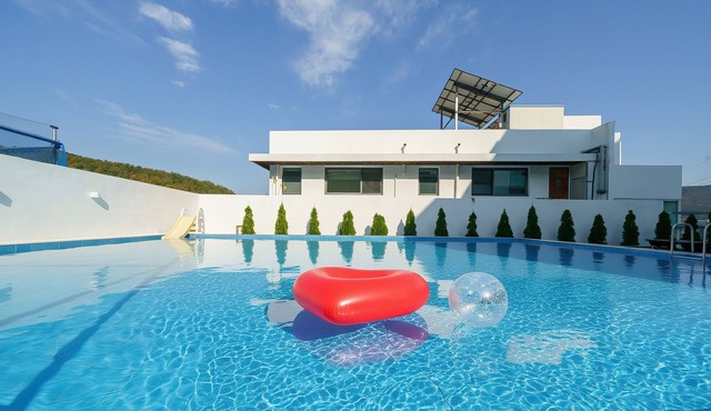 Geoje Forest-morning Spa Pension