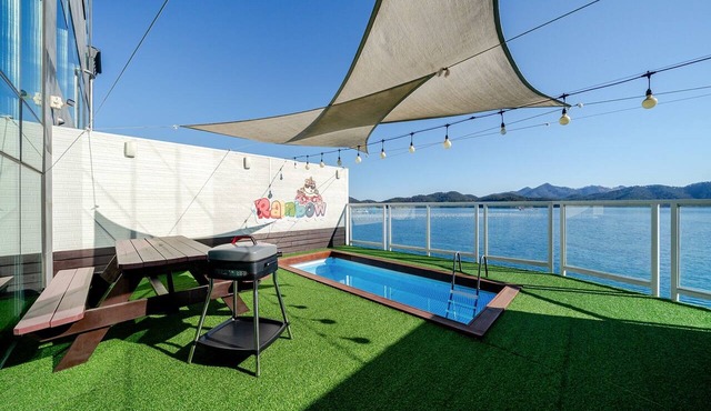Geoje Rainbow Kids Pool Villa