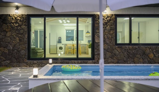 Gimnyeong stonewall Private Pool Villa