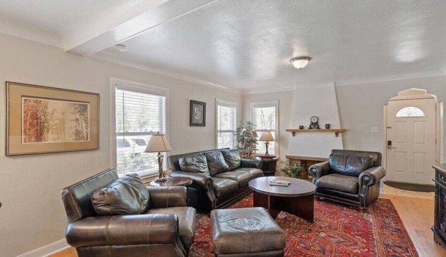 Golden Brewmaster House – Historic Stay