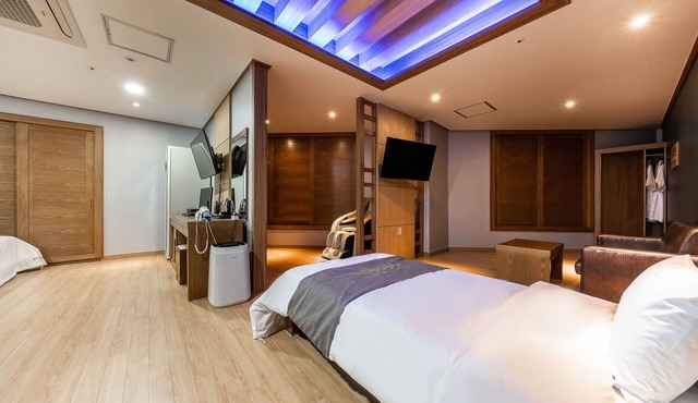 Golden Business Hotel