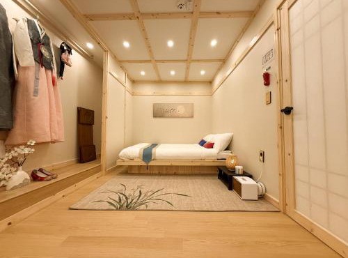 Golmok Stay - Korea Traditional Sytle villa, Hanbok Experience , Nampo,Night Market walk 5 Minute