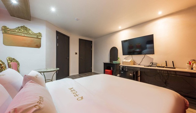 Gongju Q Hotel