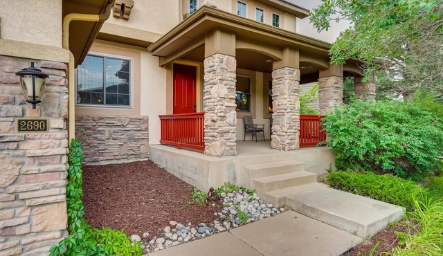 Gorgeous 4 Bedroom House in Golf Course Community