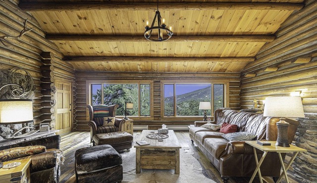 Gorgeous Cabin Located Near Rocky Mountain National Park