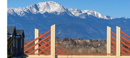 Gorgeous Pikes Peak Views, Fireplace & 3-Bedrooms