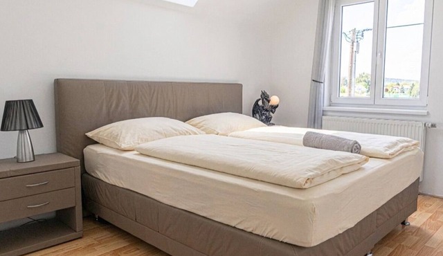 Gorgeous Room in Shared Villa w/Free Parking