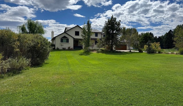 Gorgeous Rural Boulder Executive House, 2+ acres, 10 minutes to Pearl St