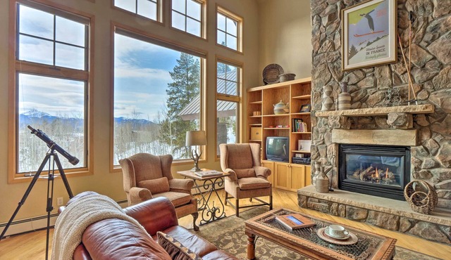 Grand Fraser Escape w/Private Deck & Hot Tub