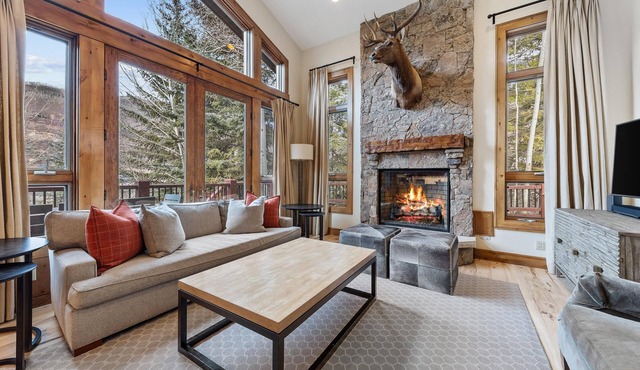 Grand Hyatt|Spacious Residence nestled in Cascade Village offers a quick and convenient shuttle ride to Grand Hyatt resort or Chair 20