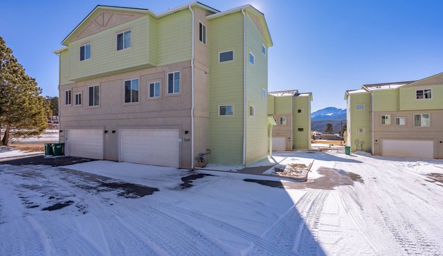 Great find, which is centrally located in Woodland Park