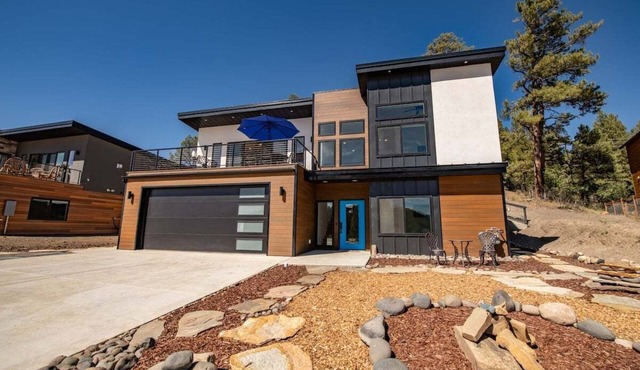 Great Views, New Home, Close to Downtown and Hot Springs