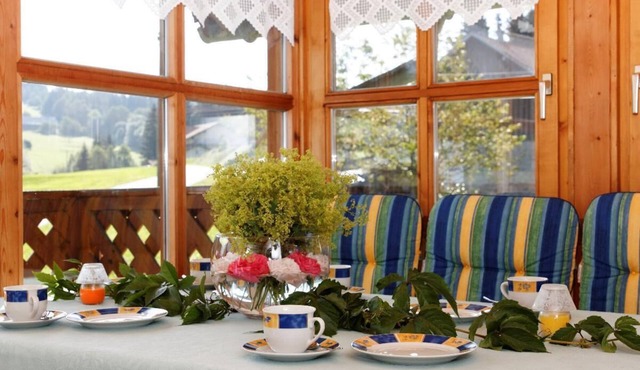 Große Ferienwohnung (90qm) mit Balkon und Wintergarten