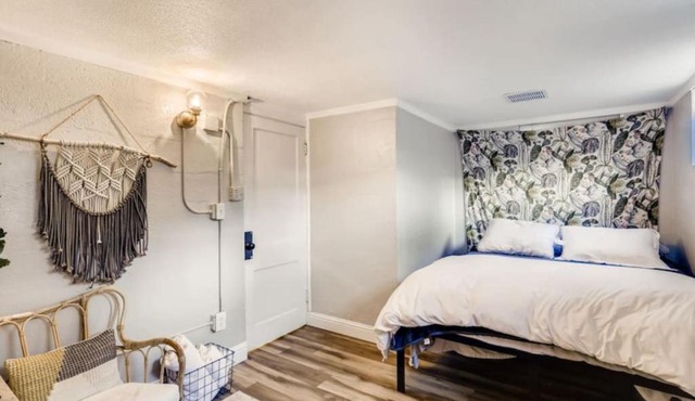 Guest Suite With Kitchenette And A 5 star Location