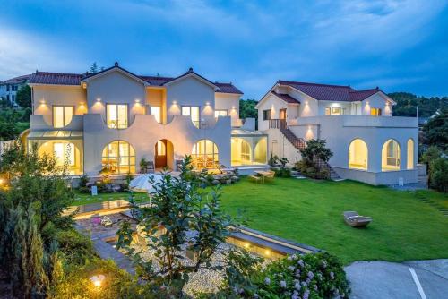 Gyeongju Casa Mellow Kids Pool Villa