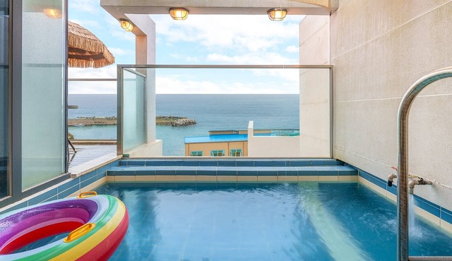 Gyeongju Wave Dokchae Poolvilla Pension
