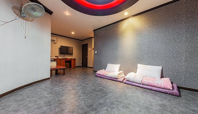 Gyeryong White Hotel
