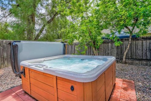 *H NEW!* Centrally Located 3BDRM Traveler`s Home Near Downtown Colorado Springs