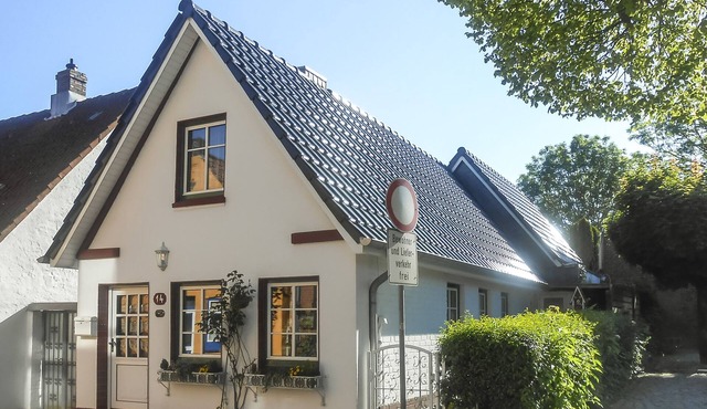 Hafenhaus No. 14 * cozy fisherman's house at Husum harbor * home by the sea