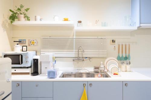 HANA BOM STAY 1-Min to Gwangalli Beach Mid-Century Style Family and Baby-Friendly Weekly Plan