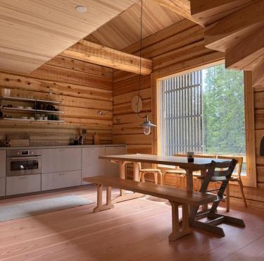 Handcrafted Log Chalet Villa Aarreaitta
