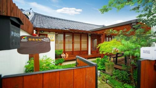 Haneulae Jeonju Hanok Village Accommodation