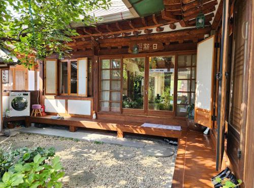 Hanok Moryeon