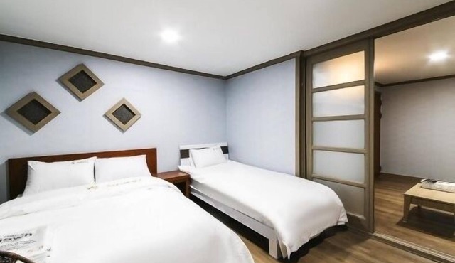 Happy Q Motel