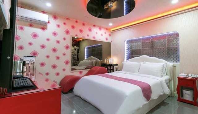 HERA DRIVE IN HOTEL