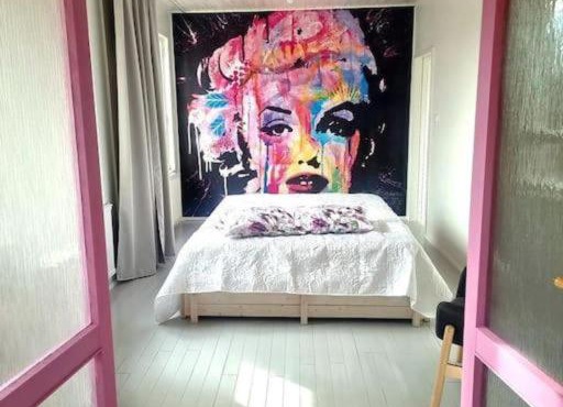 Hietaman Vierastalo Marilyn