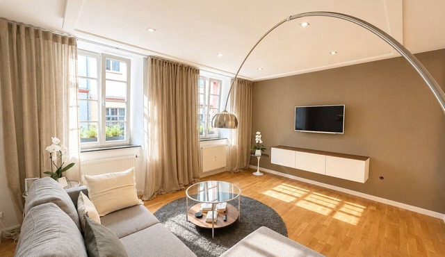 High-End Designer Living on Dalberg with a Patio