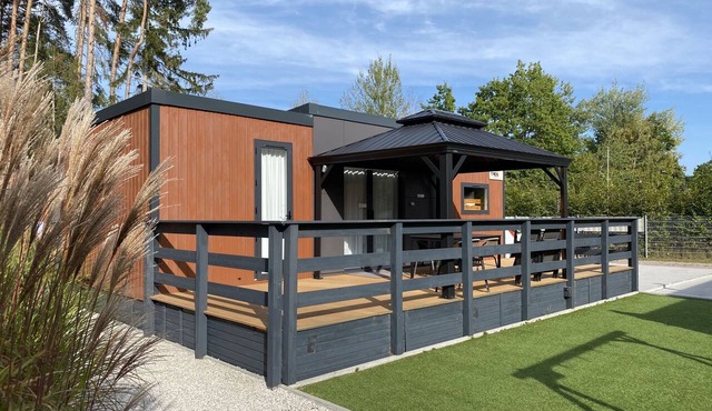 High-quality mobile home on the lake (WA 106)