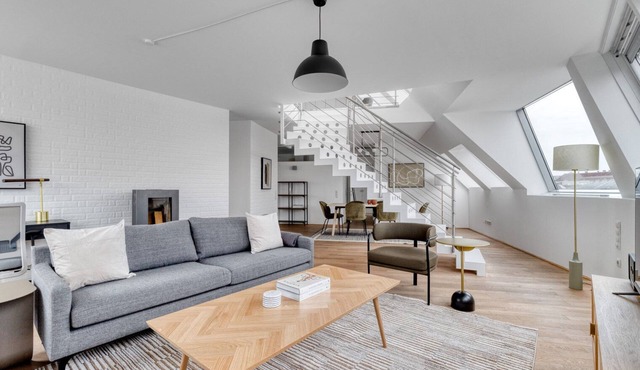 Hip Rudolfsheim-Fünfhaus 2BR w/Sauna & Roof, nr U6, by Blueground