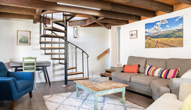 Historic Dwntwn Home, Warm & Charming,13 Mi to GWS
