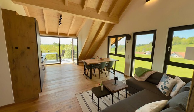 Holiday Apartment 'Schwalbennest' with Mountain View, Balcony and Wi-Fi