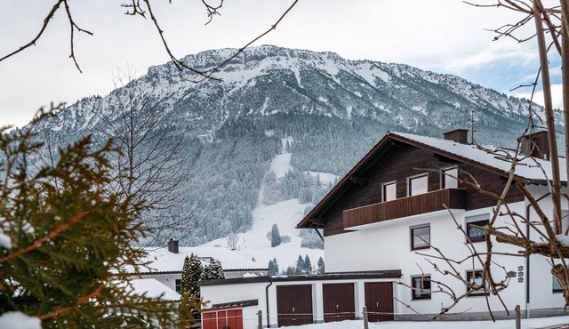 Holiday Apartment 'Breitenbergblick' with Mountain View, Balcony and Wi-Fi