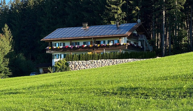 Holiday Apartment 'Sonnenstrahl' with Shared Garden, Balcony and Wi-Fi