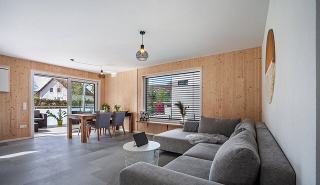Holiday Apartment 'Wohnen an der Ach' with Private Garden, Balcony and Wi-Fi