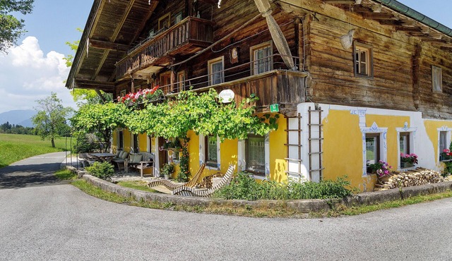 Holiday Home for 9 Guests, 200 m², with Balcony and Wi-Fi