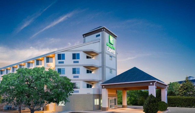 Holiday Inn Express & Suites Colorado Springs-Airport by IHG