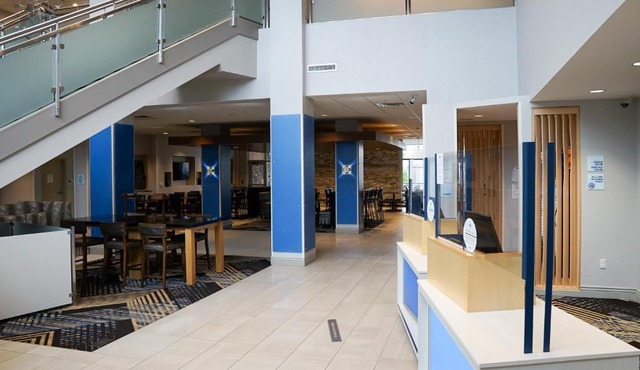 Holiday Inn Express & Suites - Aurora Medical Campus by IHG