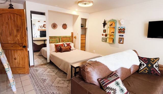 Hollyhocks Quail Ridge Studio Condo