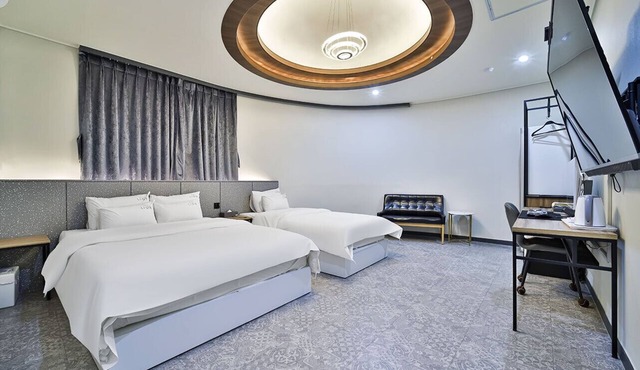 HOTEL LION